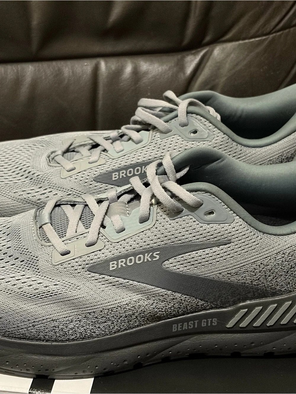 Brooks Beast GTS 24 Shoes Primer Grey Ebony Running Shoes Mens Size 12
